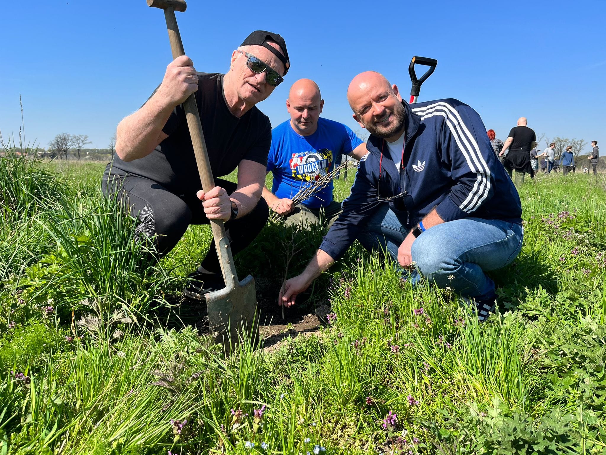 2023 04 22 Wrocław sadzenie drzew na Osobowicach 2